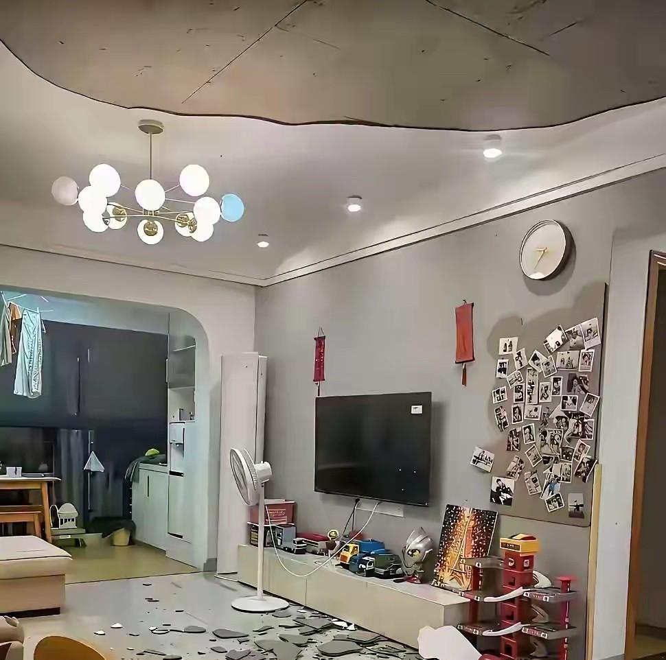 天塌了！周末呢，出去逛了一下午，回到家就成这样了，这可咋办？咋办？[融化][融化