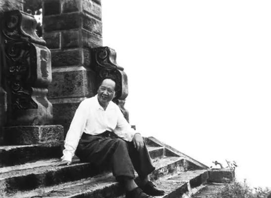 1930年，兴国县潋江书院毛泽东毛主席特意将一个14岁的孩子，带到了罗荣桓面前说