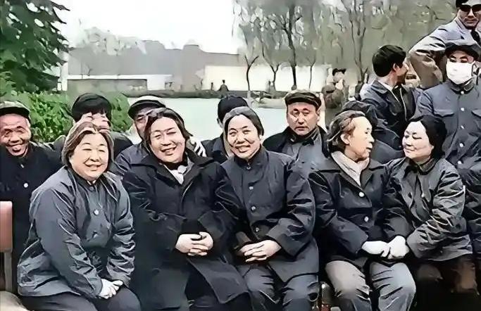 豫剧九大旦角艺术流派——
创立“混声唱法”，融合真假声演唱技巧，代表作《花木兰》