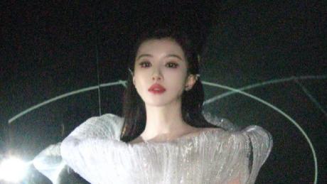 王鹤润的今日份时尚妆造，是不是让人很nice！