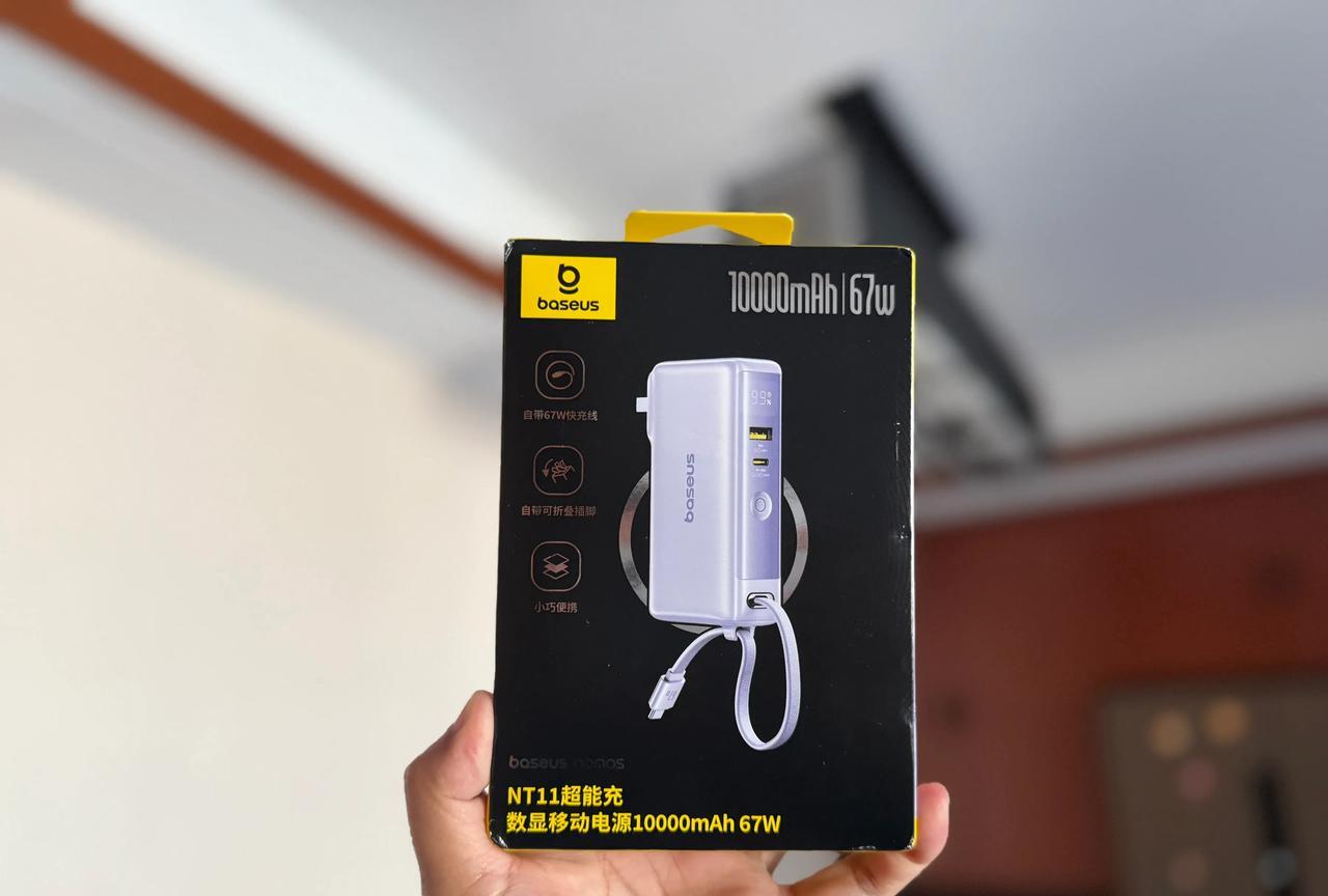前几天淘了一个支持67W快充的充电宝，容量10000mAh，据说可以给笔记本充电