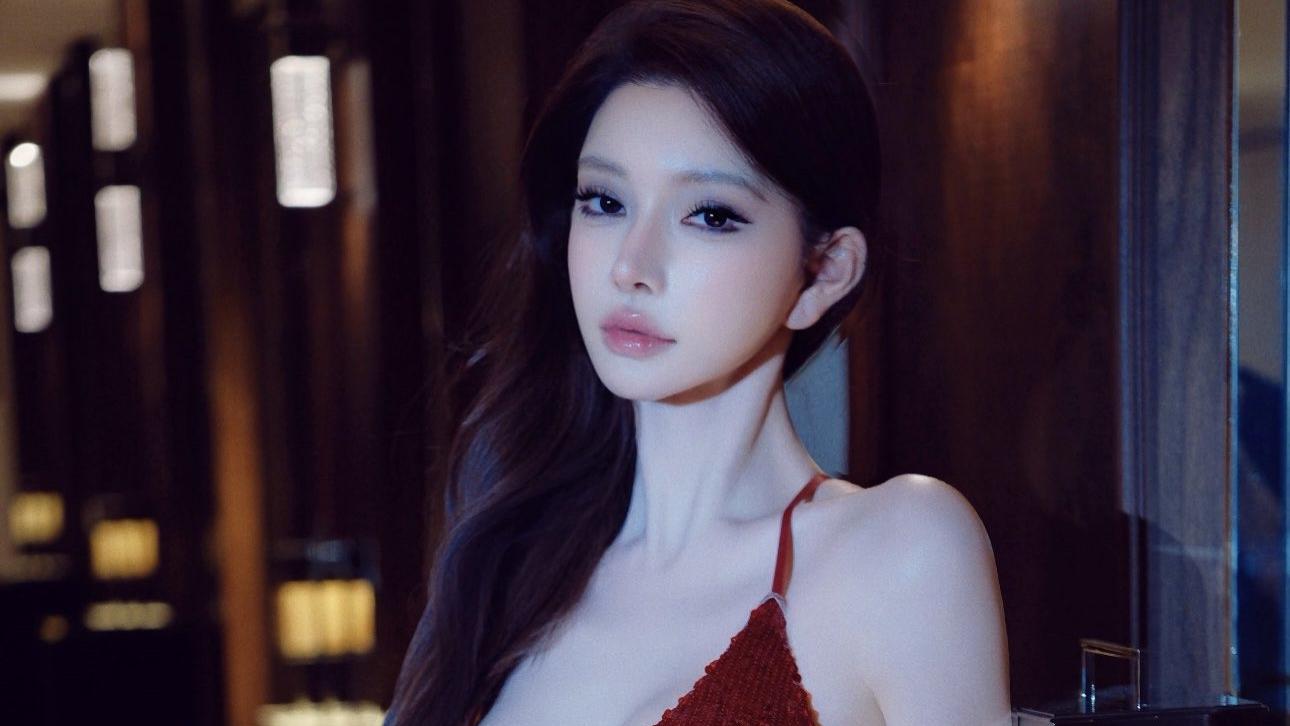 冰刃玫瑰：冷艳感为何让人一眼沦陷