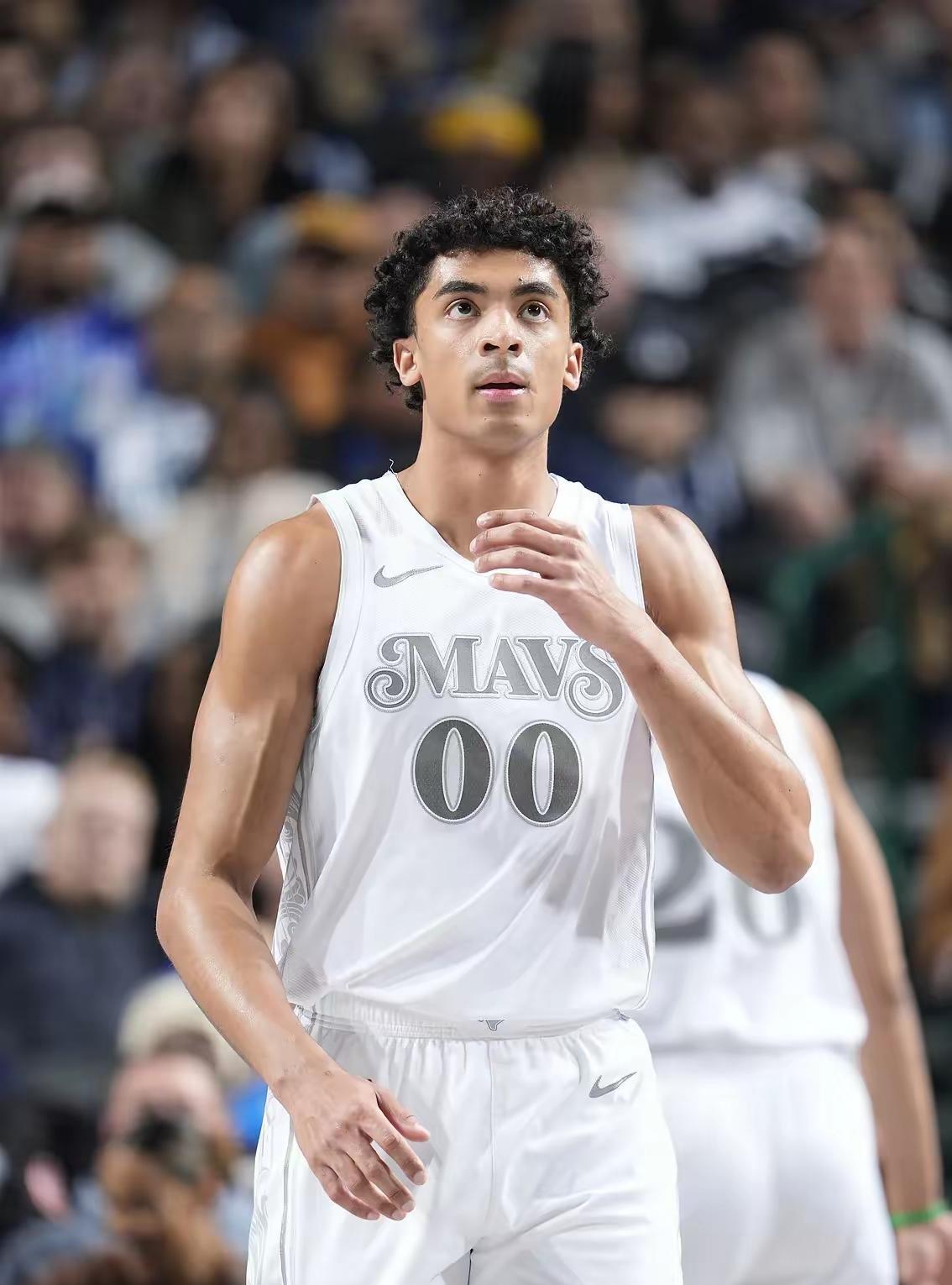 小科比爆发，让湖人队球迷抓狂！
昨天在独行侠对火箭队的比赛中，被提上首发的克里斯