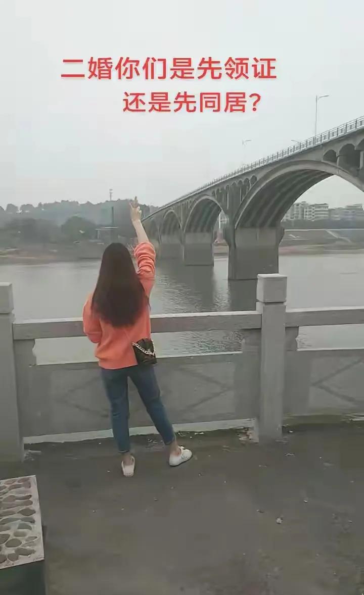 我是一名来自农村的离异单亲妈妈，今年27岁，4月份与渣男前夫结束了婚姻。


