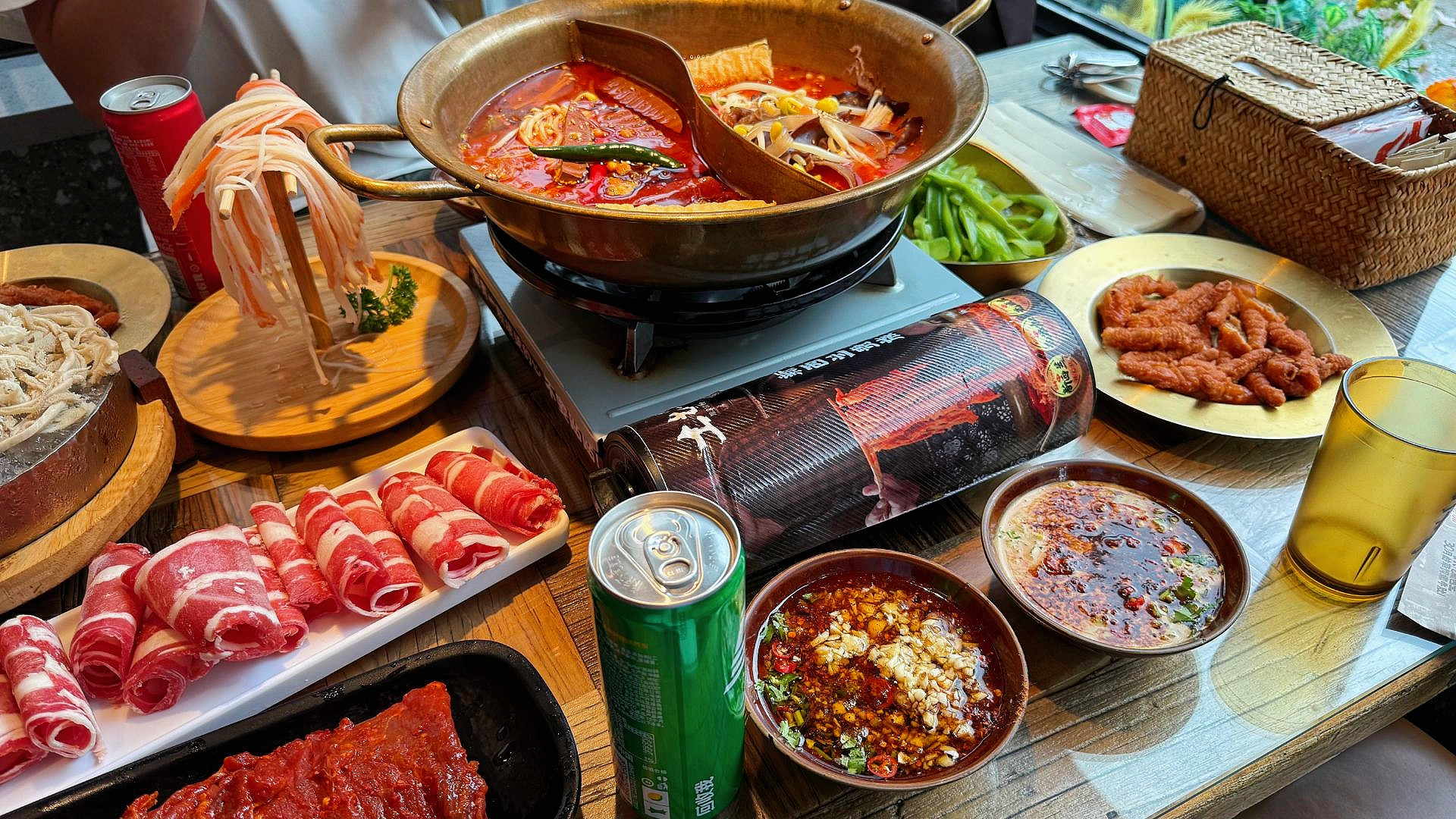 佳木斯 谁顶得住这双拼暴击 辣锅麻辣肆虐，吃完还想再来亿口。