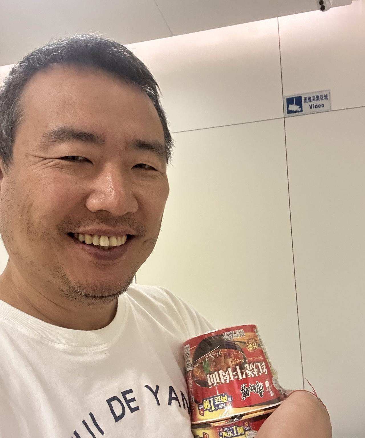 老储恢复的不错，大家放心。媳妇开学了，孩子们也开学了。老储坚决要求她少来。
很多