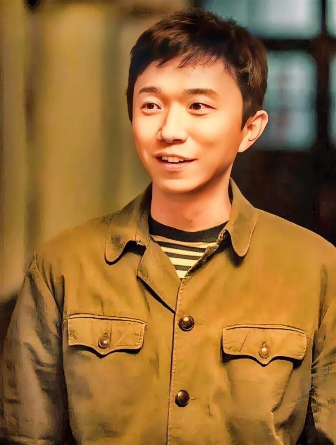 问了十个人，只有一两个能叫出他的名字，这就是戏红人不红的演员。他外表上看很一般，