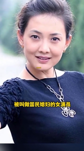 牛莉这名字估计不少人都有印象。8次上春晚跟郭冬临、冯巩他们搭戏演媳妇，被叫做国民
