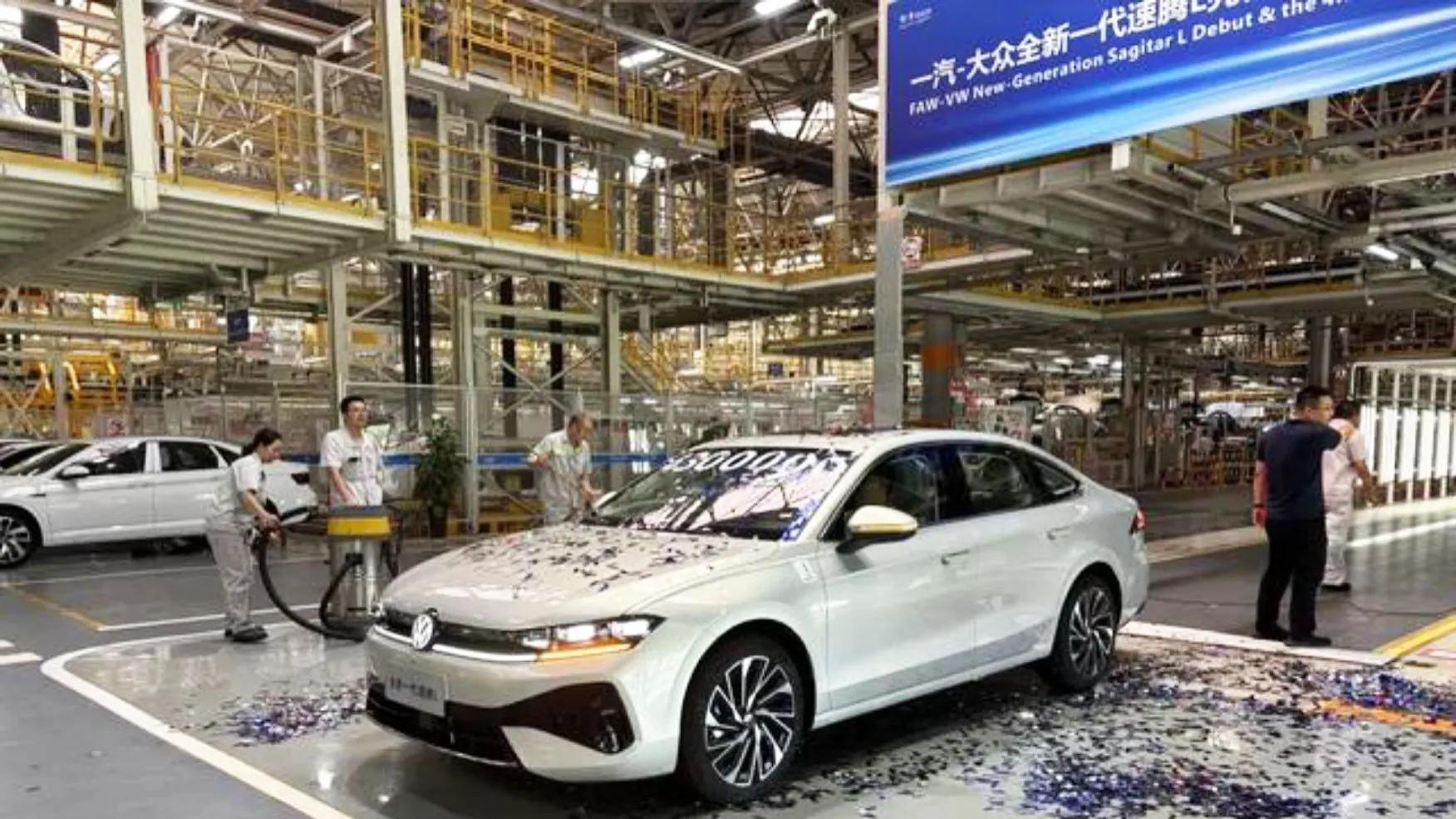 大众全新速腾L来袭，低配仅8万多，外观配置全升级，卡罗拉不香了