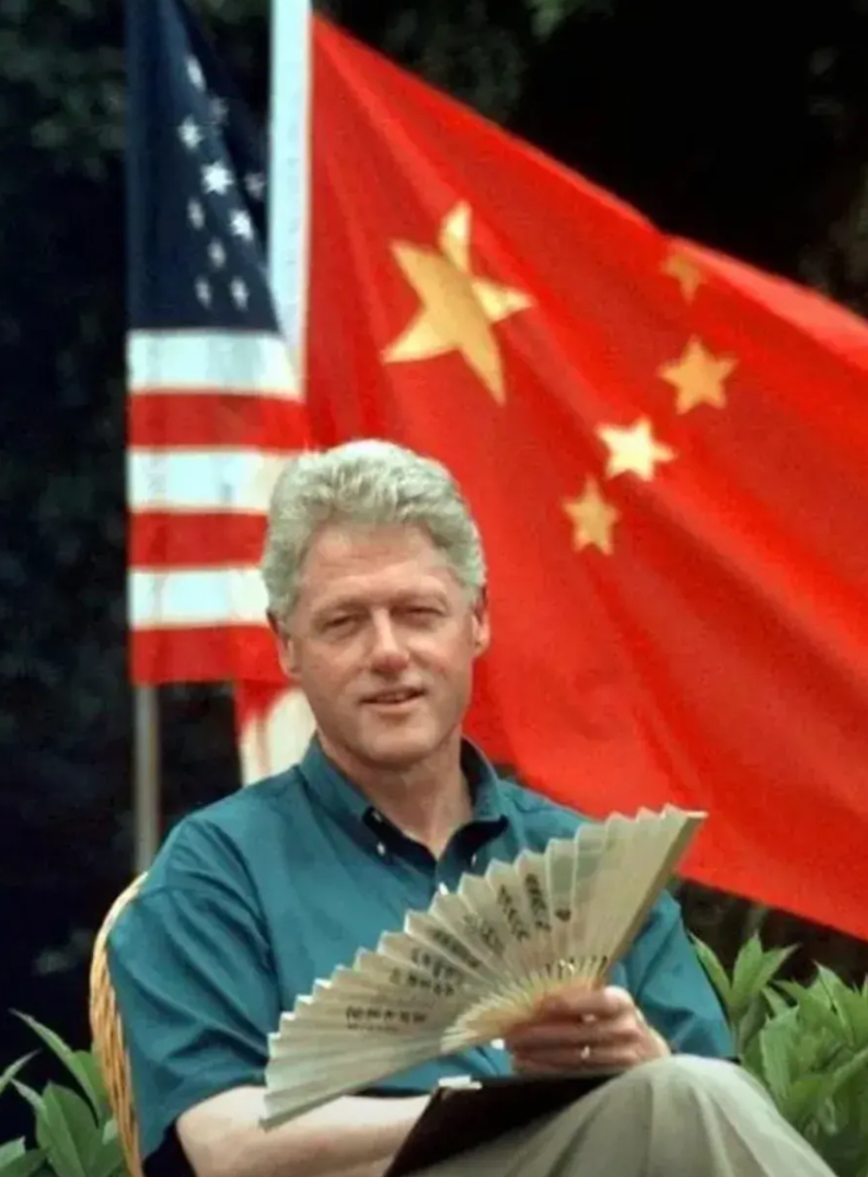 克林顿也有“失算”的时候，中国从此一发不可收拾。
1998年，那个时候的美国，可