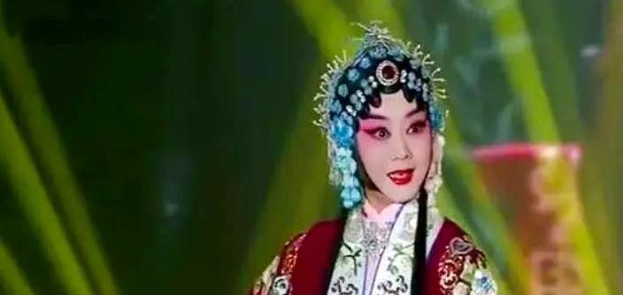 近日有网友爆料！

著名京剧演员李胜素和于魁智，在接受香港媒体采访时说的逆天