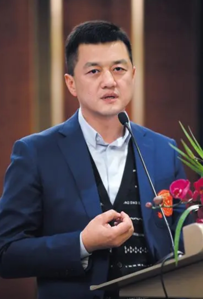 为什么大家都不喜欢李亚鹏？
他要是好好拍戏，现在拿奖会拿到手软，
其实，他做演员