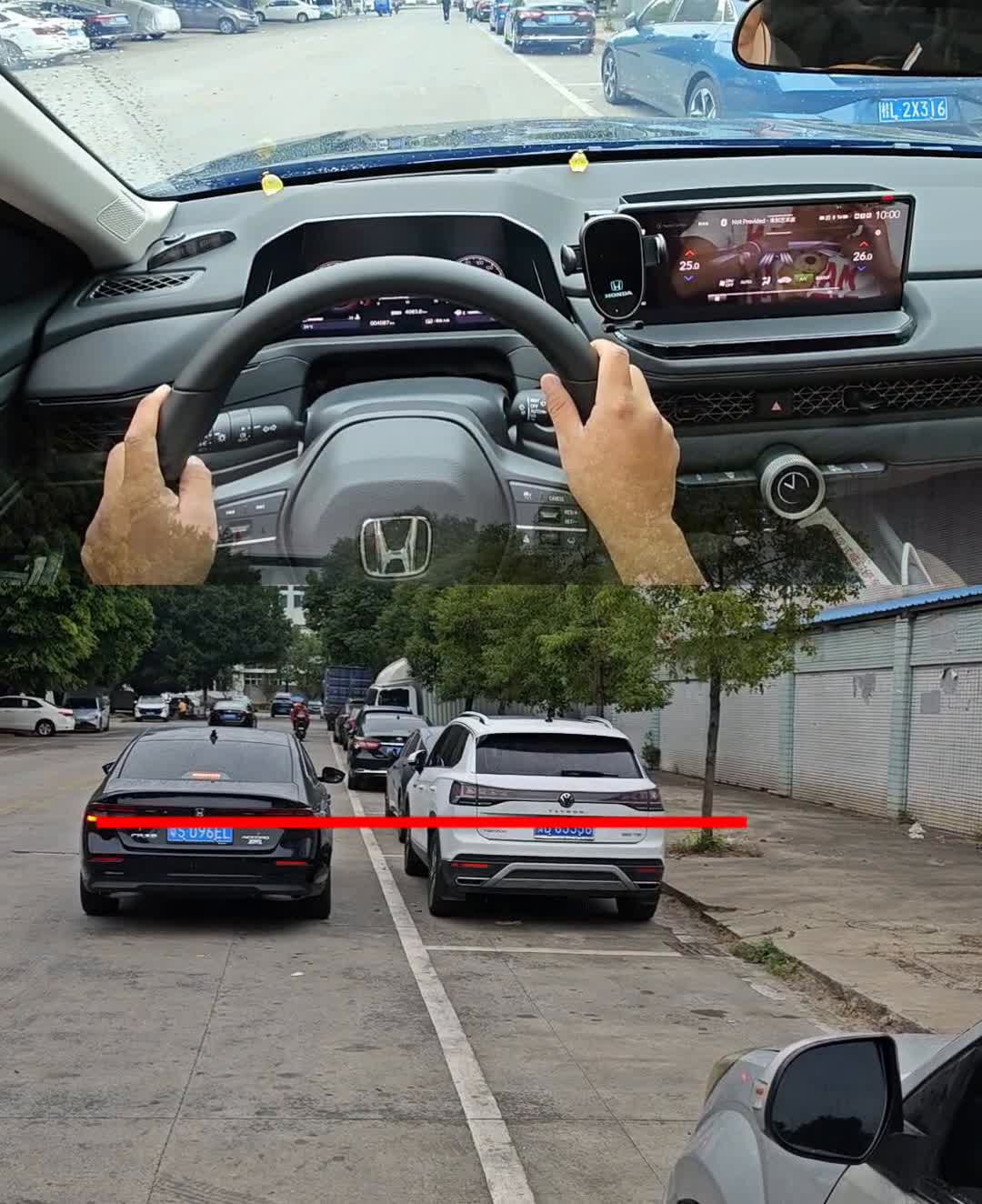 现实版的侧方停车。
20秒教会你现实版的侧方停车。
·首先只需顺着车位线平行