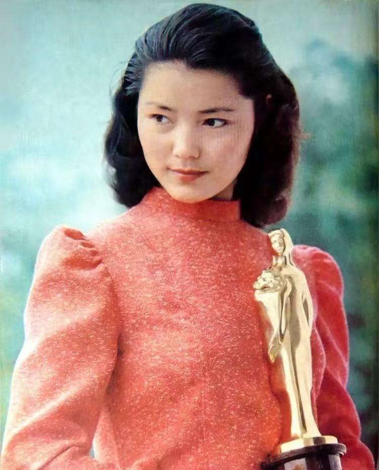 #请说出一部电影，证明你不再年轻#看过电影《红牡丹》，影响深刻！演员姜黎黎依然那