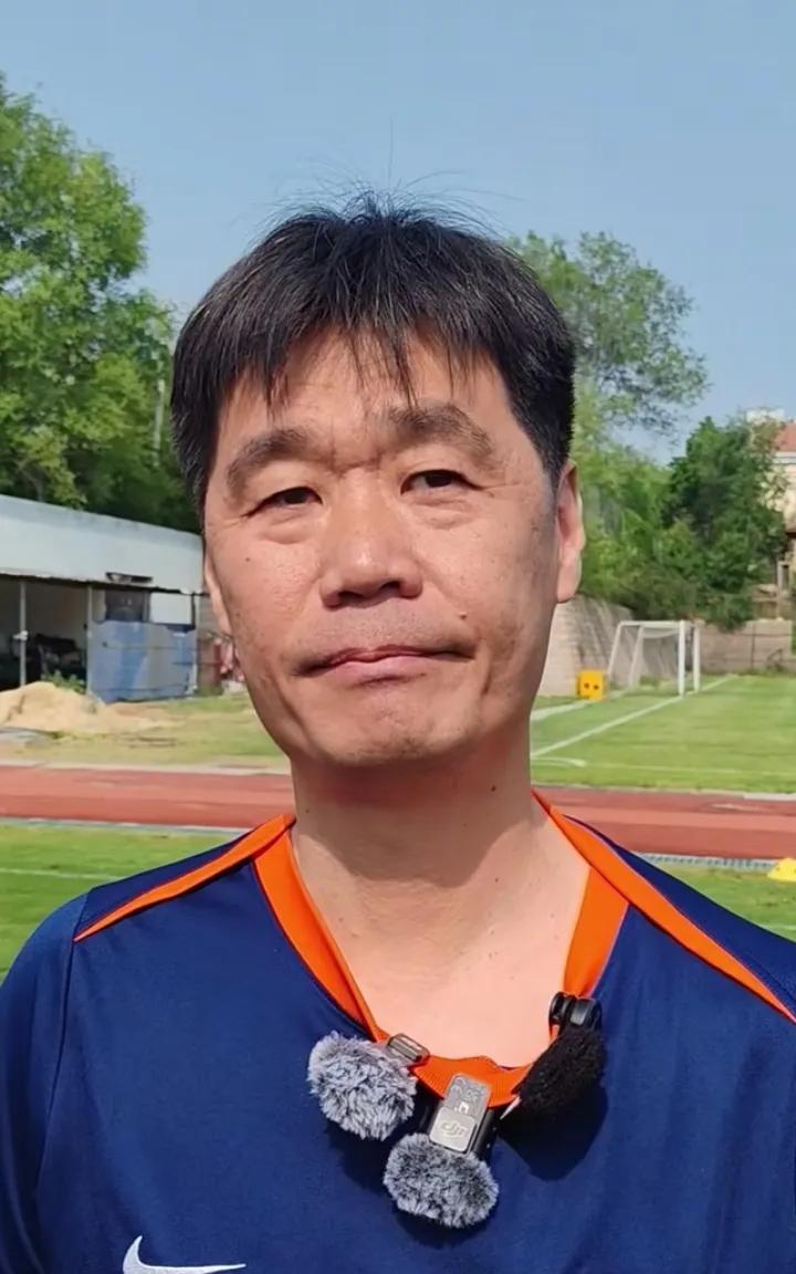 李霄鹏采访话语中听着全是无奈，他表示球队已经竭尽全力了，到现在的积分确实少得可怜