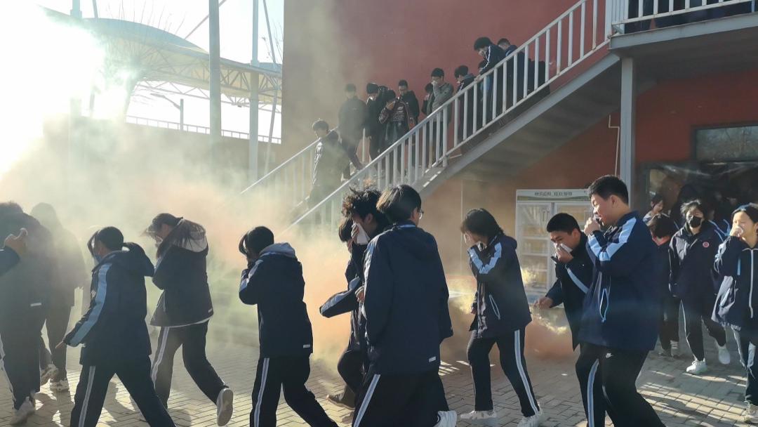 以练筑防，护佑平安！北京市博文学校防火防震防灾害逃生演练圆满举行