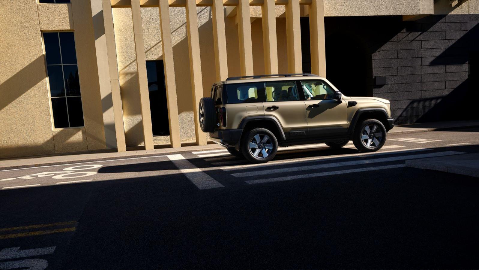 极端天气也不怕，BJ40增程元境智行版给你“压舱石”般的稳定感