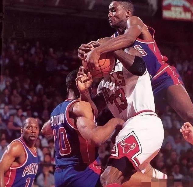 NBA进入天天破纪录时代。。。
开赛至今，约基奇、文班亚马、字母哥、东契奇、亚历