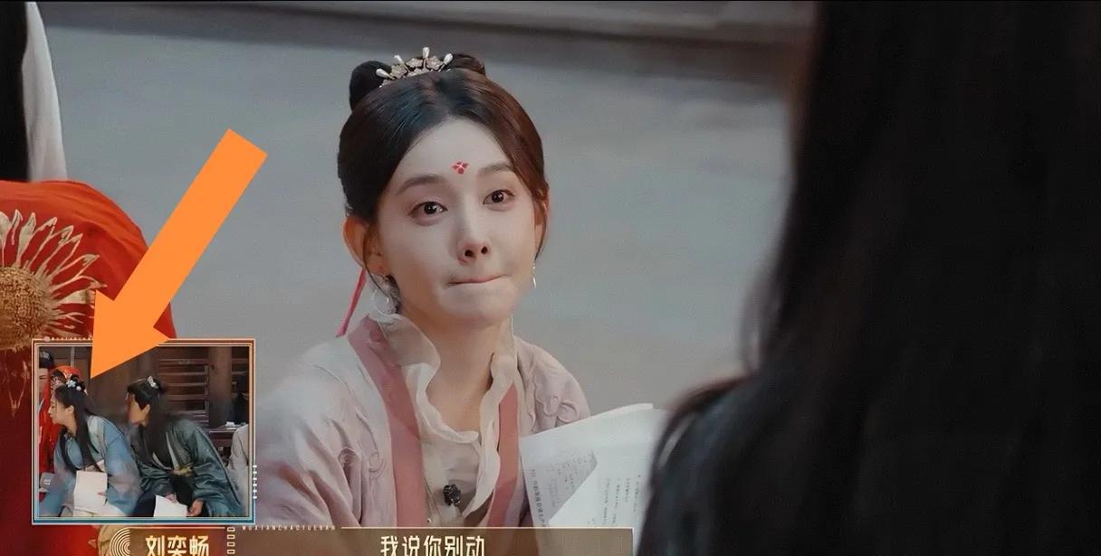 傅首尔一个随意举动，险成“背锅侠”
刘奕畅激动地说“我告诉你，刚才首尔姐，在视线