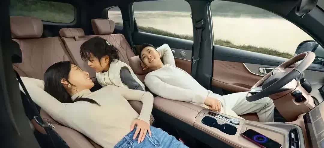 一觉醒来，汽车界炸开了锅！财政部提前下达了 2025 年汽车补贴的调整方案：购买