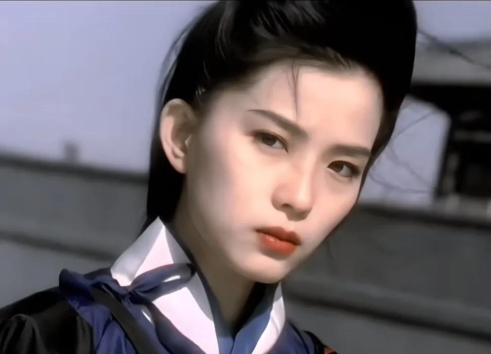 一直盼着内娱能有叶全真代餐。她典型台妹长相，大陆难寻同款脸型 ，气质冷冽如捧新雪