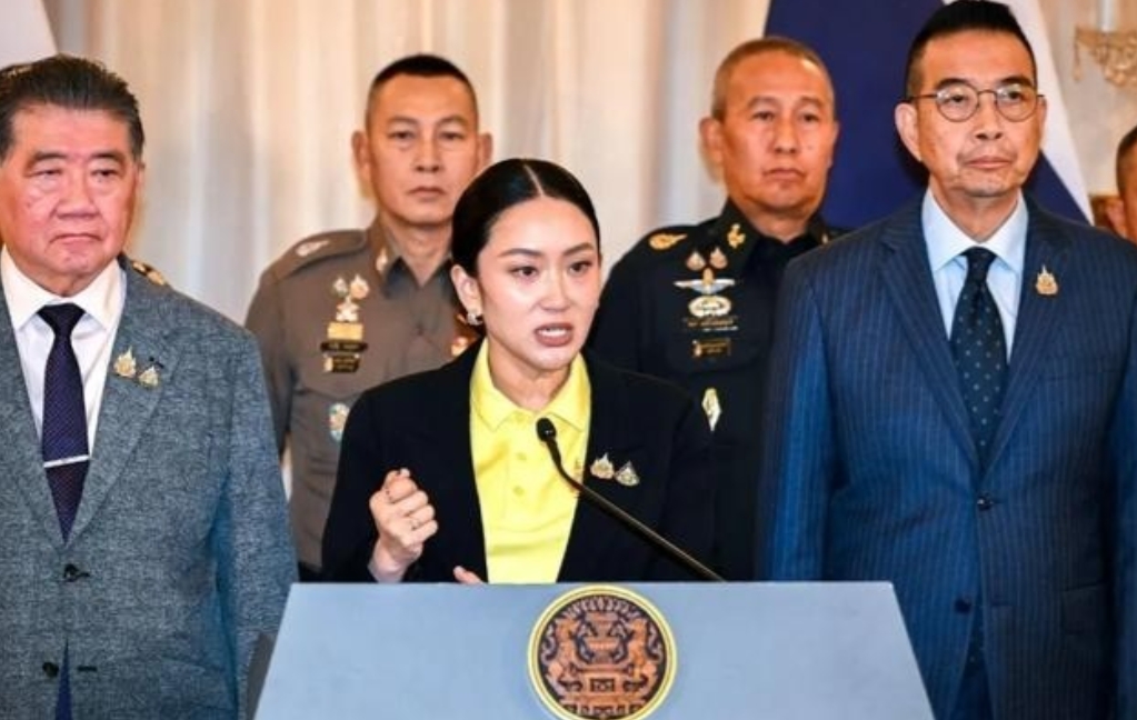 泰国政坛，马上要见证奇迹了！就在所有人都以为他信家族要被“满门抄斩”的时候，剧情