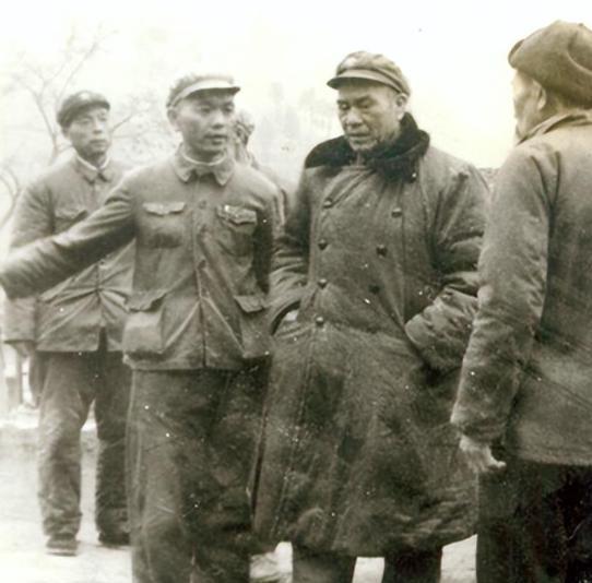 1957年，山东潍坊军分区司令员陈昌奉正准备吃午饭，一碗热气腾腾的饭刚端上桌，警