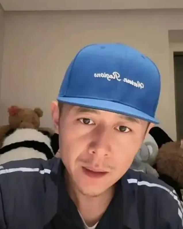 大冰说，别在山东人面前说这些，山东人听不得。
 
起因是，大冰直播的时候，一个小