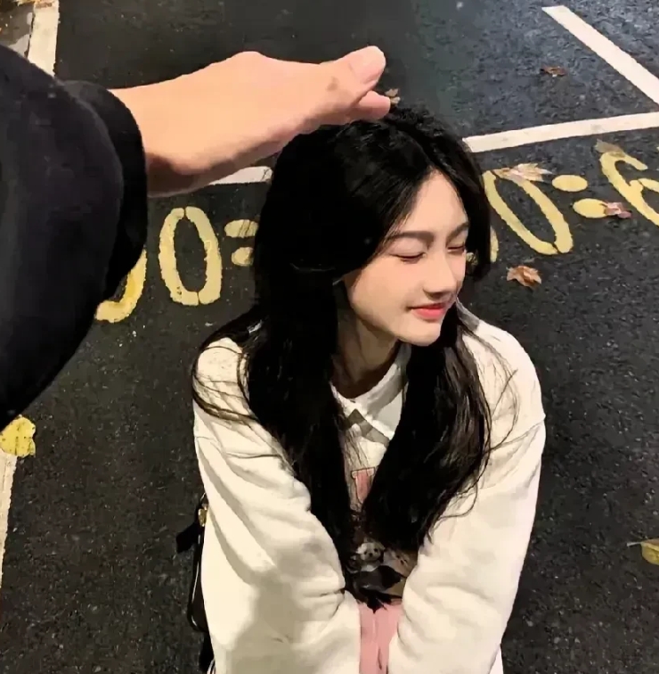 你说你，我们就一个女儿，长大就嫁出去了，压力和负担根本就不大，你天天卷卷卷的，何
