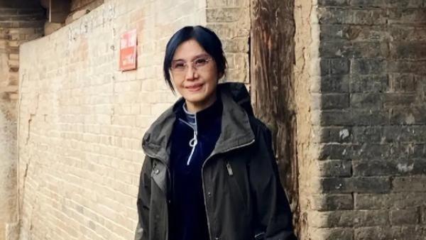 37岁女星为求子毅然离婚，51岁再婚终获幸福人生路