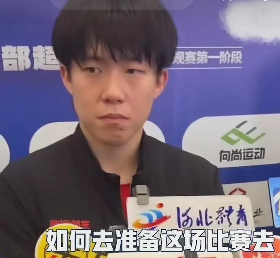 原来王楚钦在放烟雾弹！
中午比赛结束后的采访，
被问如何准备对上海队，
大头很轻