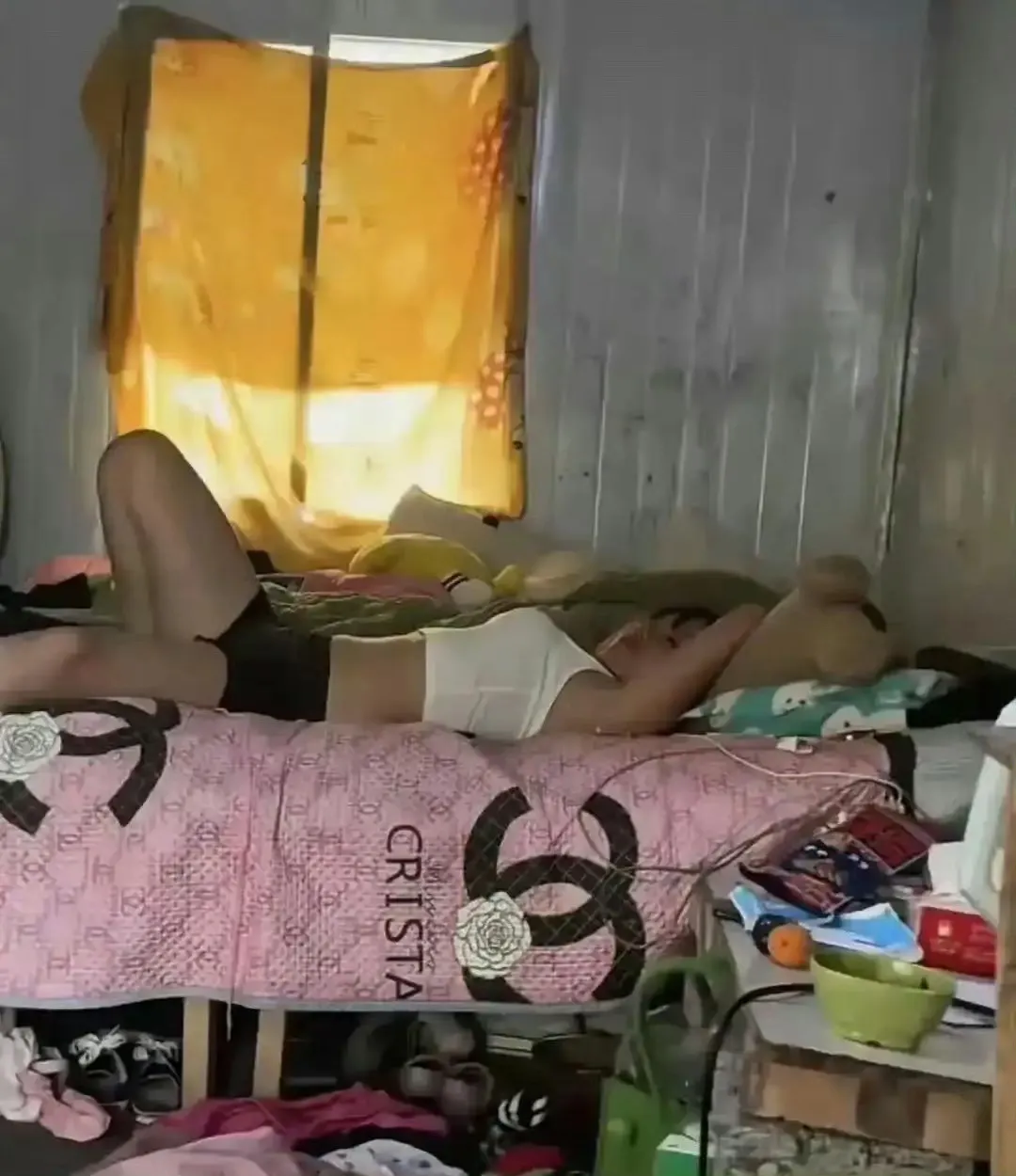 在你眼里你可以接受一个长得特别好看 却很邋遢的女生吗？
