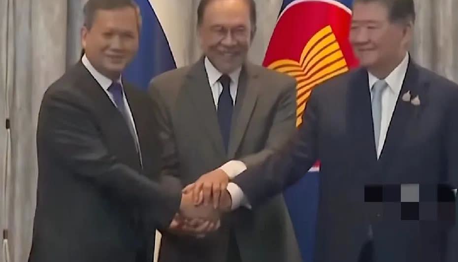 泰国和柬埔寨在马来西亚的调解下，握手言和，虽然双方都极不愿意，但是也不想扩大战争