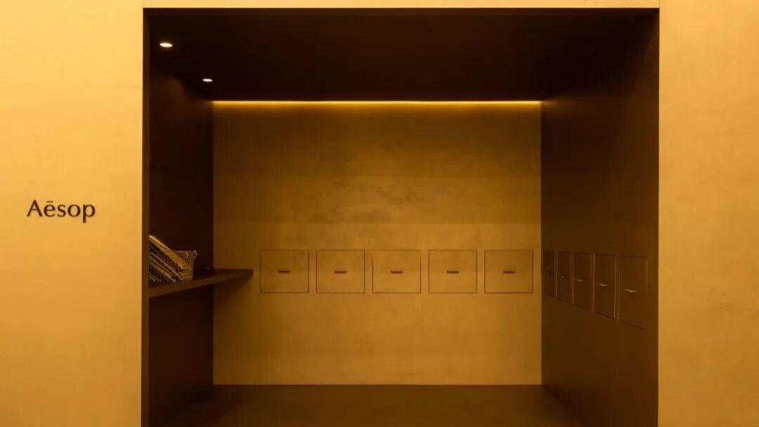 在Aesop伊索「心寓礼颂」限时空间，与艺术相遇。