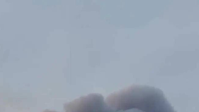 24小时反击太狠！特朗普刚批新军援，乌港口工厂又被俄军炸瘫痪了