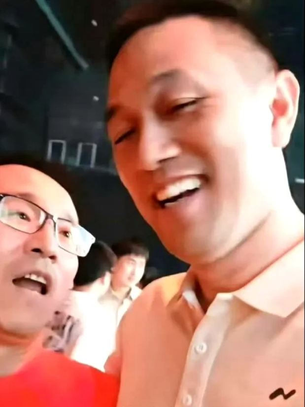 从目前来，小米就是造车界的苹果！！
发布一款大爆一款
从 SU7到 YU7，每一