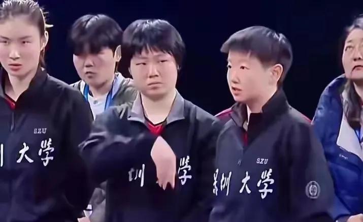 蒯曼的个性真强，她一开始挺不服孙颖莎的，表情直接嗨丝，毫不留情。可是，短短几年，
