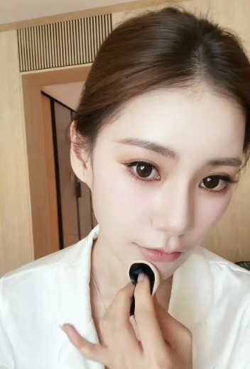 原来马筱梅价值百万的蒂凡尼蓝钻石，不是汪小菲送给她的生日礼物！她在线澄清了这一传闻！