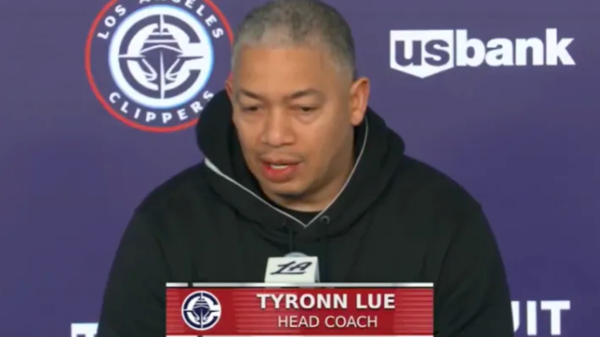 NBA常规赛，快船将对阵活塞。
快船主帅泰伦-卢在接受采访时谈到了JB-比克斯塔