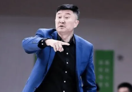 CBA常规赛，北京105-74大胜广东，北京终结广东8连胜、同时送对手赛季首败。