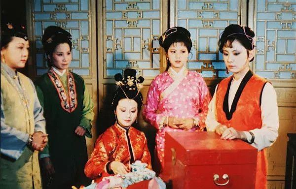 红楼梦：不正当上位、卖主求荣？这才是袭人妄图架空正妻的真相