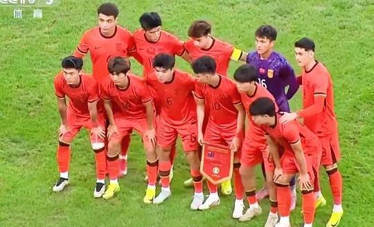 今天晚上，
U23亚洲杯预选赛最后一轮轮：
中国男足VS澳大利亚男足！
开场之后