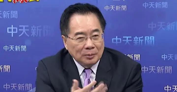 郑丽文很清楚，赵少康手里是枪，蔡正元手里是鞭子！
近来发生了一个奇怪的现象，蔡正