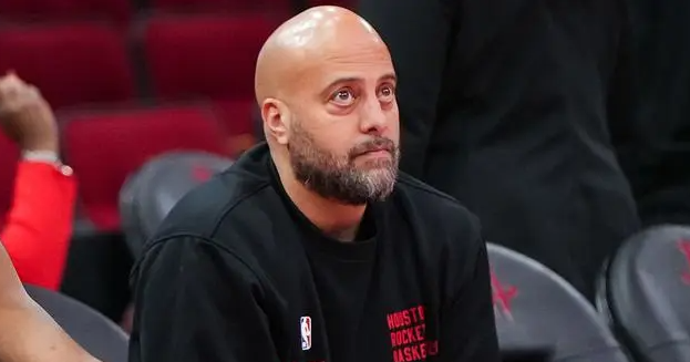 休斯顿火箭的总经理拉斐尔-斯通在参加ESPN电台节目时，澄清了球队在休赛期寻求从
