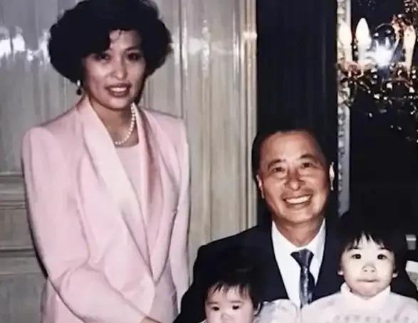 3月17日，香港地产大亨李兆基走了，享年97岁。 老爷子咽气前最挂念的不是老对头