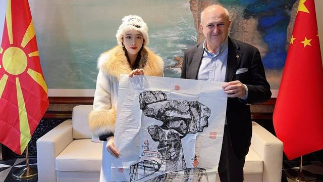 金京模昆仑石作品被北马其顿前总理布茨科夫斯基收藏