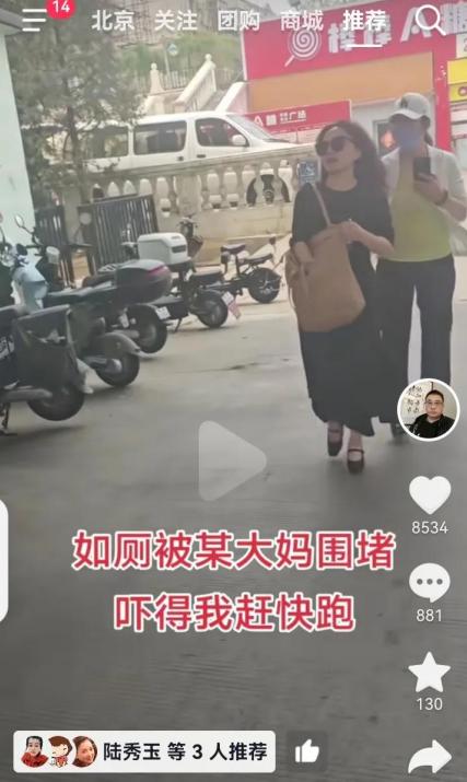 云浩机场被杜粉围堵，想碰瓷！



今日，云浩在机场遭遇了令人不快的一幕。两名杜