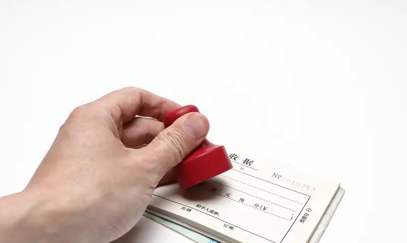 女官员落马的概率依旧在增大
最近一段时间，很多女官员纷纷落网，看了照片及通报，让