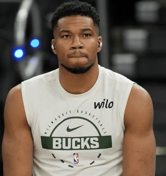 记者透露，他近日与一名“现役球员、前篮网&雄鹿成员”共进早餐时获悉，扬尼斯-阿德