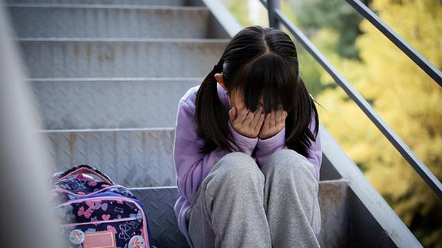 我想爸爸了！湖南14岁留守女孩失联，被找到时现场一幕令人泪目